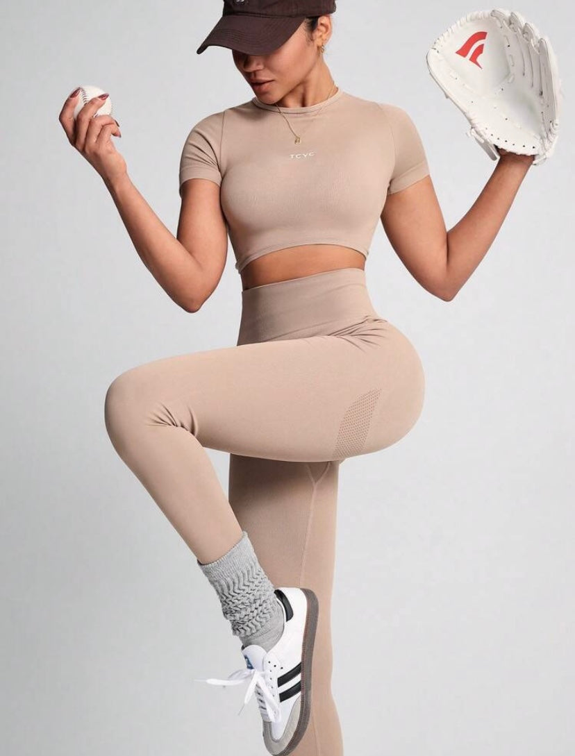 Stretch Seamless Round Neck And Leggings