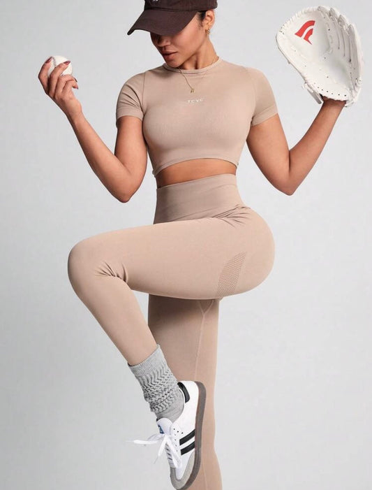 Stretch Seamless Round Neck And Leggings
